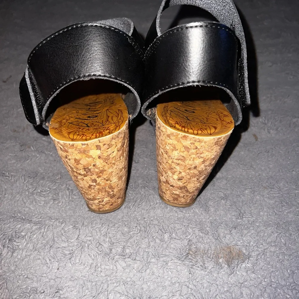 Blowfish Black and Tan Strappy Wedges - Picture 3 of 3